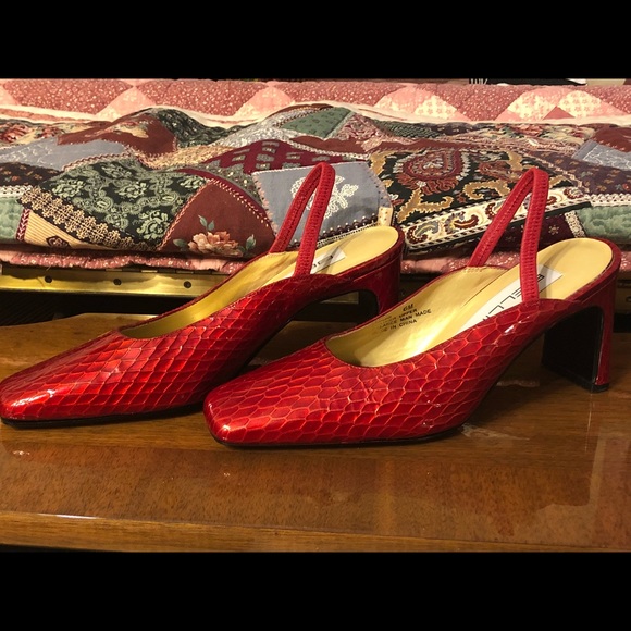 Women’s size 6M Red Leather Evening heels - Picture 5 of 8